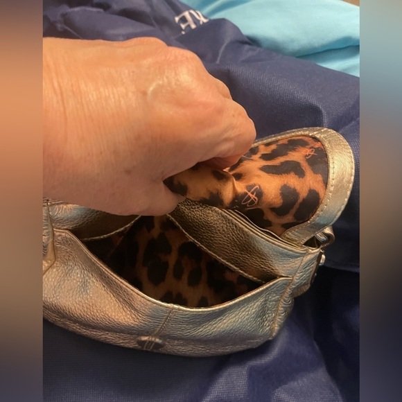 B. Makowsky gold, mini bag wedding convertibleCrossbody & wrist, lots of pockets - Picture 9 of 10